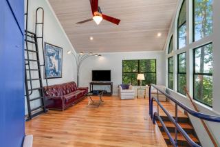 Romantic Treehouse Loft, Lake Hamilton - 8