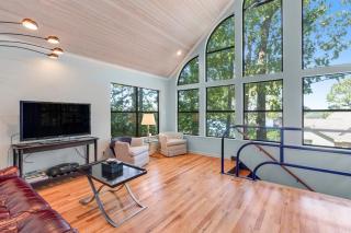 Romantic Treehouse Loft, Lake Hamilton - 7