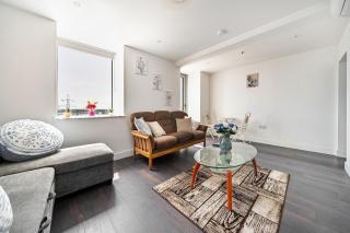 Spacious Wimbledon Flat, Sleeps 5 - 8
