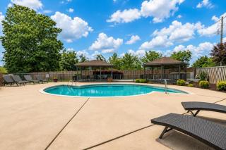 Lakefront Retreat with Balcony, Pool, Hot Tub, Jacuzzi, Sauna - 8