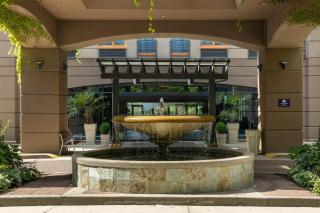 DoubleTree by Hilton North Vancouver - 5