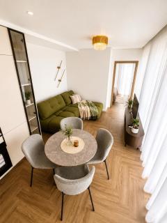 Bright & Cozy Apt with AC and Balcony I cohost - 3
