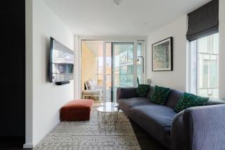 Sleek 1BDR Flat with Balcony Private Work Space - 5