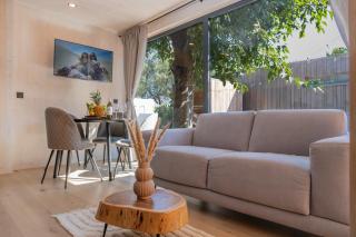 Exclusive Wellness House with Jacuzzi and Sauna, 10 Gardens - 8