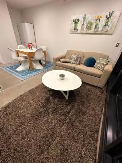 Luxury CBD Apartment, Pool, Gym and Sky Tower View - 8