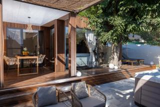 Exclusive Wellness House with Jacuzzi and Sauna, 10 Gardens - 1