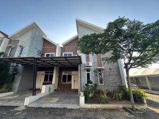 El House by Galareka - Cozy House with 4BR in Solo - 0