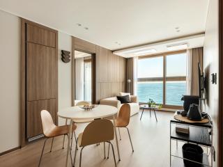 Plott The One Sokcho Xiella The Beach - 1