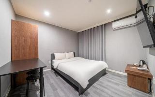 Hotel Seven Step - 1