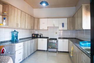 Zak House-Peaceful 4-Bedroom Retreat with Garden - 6