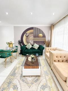 Luxury Sandown Sandton Suites with Balcony View - 6