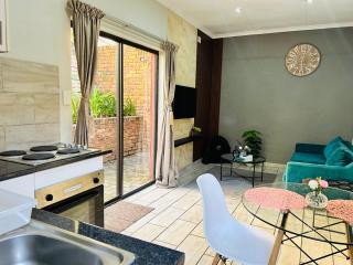 Cozy Private Guest Wing in Boskruin Randburg - 8