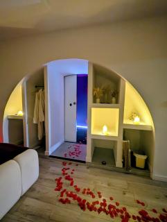 Love Room X - Jacuzzi, Sauna & Pièce Secrète - 8