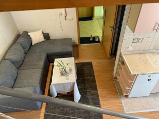 J&J Sunny Hill Apartments - 9
