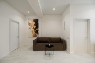 Modern Downtown Retreat - 4