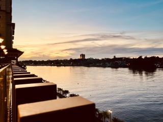 Kuching City Center Riverine Apartment With Balcony and Nice View - 8