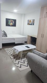 Elegant StadeView West Studios - 1