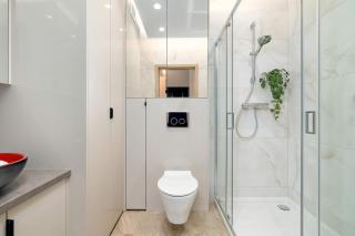 Modern Studio with Terrace in Poznań Center by Noclegi Renters - 6