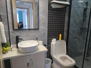 Elegant escape apartment with free parking space,fully equipped gym, swimming pool children playing ground area and amazing city views - 8