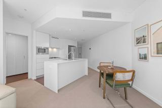 Urban Heights on Margaret Stylish City Stay - 9