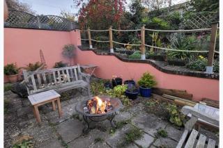 2Bed-Sleeps4-PetsOK-Courtyard & Garden - 7
