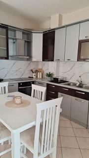 Sea View Retreat 2BR Apartment on Lungomare - 2