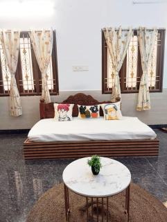Full House 5 BHK with private Terrace 2km WhiteTown best for Large Groups NOVA - 7