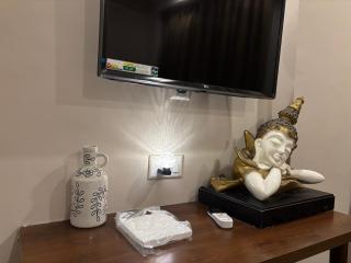 Skyluxe studio near Pari chowk &expo mart - 3