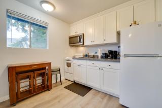 Rainer Upper Suite Near Restaurants & Light Rail - 3