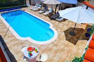 Holiday Home with Swimming Pool & Jacuzzi -  - 5