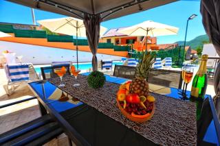 Holiday Home with Swimming Pool & Jacuzzi -  - 3