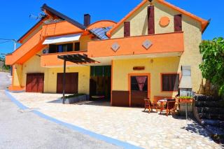 Holiday Home with Swimming Pool & Jacuzzi - 7