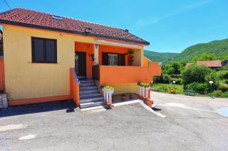 Holiday Home with Swimming Pool & Jacuzzi - 8