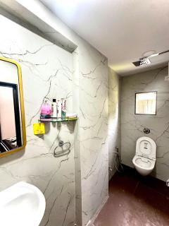 Cozy 2BHK with Balcony & Kitchen - 7