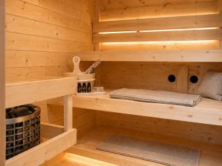 Steam & Dream - Hottub & Sauna Retreat - Free WiFi - Full Privacy - Luxury Experience - 8