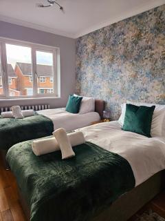 Emerald Lodge 4 Bed NEC BHX JLR - 8