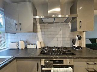 Emerald Lodge 4 Bed NEC BHX JLR - 6