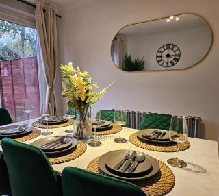 Emerald Lodge 4 Bed NEC BHX JLR - 4