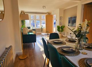 Emerald Lodge 4 Bed NEC BHX JLR - 2