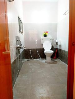 Grand 4 BHK,2 km WhiteTown best for large groups ASTRA - 8