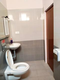 Grand 4 BHK,2 km WhiteTown best for large groups ASTRA - 3