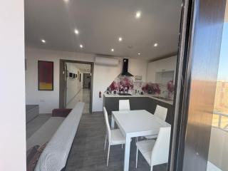 Spacious 3BR Flat near Aquarium & Beach by Homely - 9