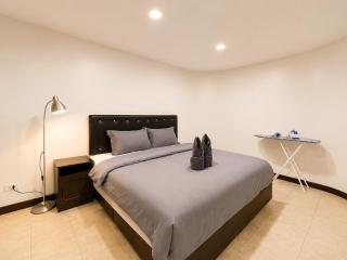 High Floor 2BR 1Bath Near BTS Night Market 5PAX - 8