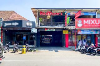 Urbanview Hotel Ultima Veteran Garut - 5