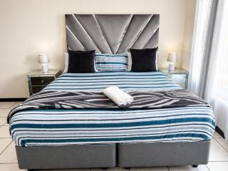 The Cozy Stay 2-bedroom Apartment - 4