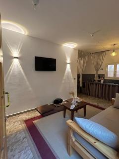 THE THREEKEYS Cozy Retreat Steps from the Sea in asala - 9