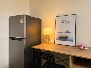 Huge New 3 Pax Room Walk to BTS Best Value - 5