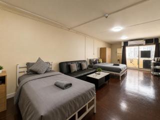 Huge New 3 Pax Room Walk to BTS Best Value - 7