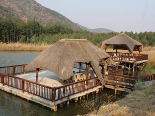 Emahlathini Guest Farm - 8