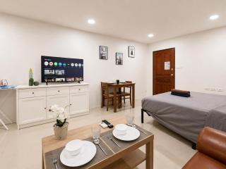 1BR 50sqm Sleeps 4 Near BTS & Nightlife - 4